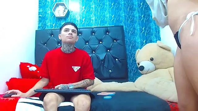 Snapshot of exotic_hot_couple chatting on January 31, 2025, 1:22 am exotic hot couple online show from January 31, 2025, 1:22 am