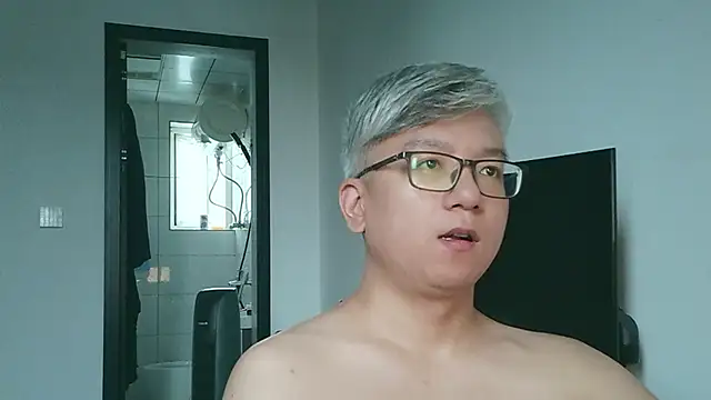 Snapshot of leoUSIR chatting on September 17, 2025, 8:49 am leoUSIR online show from September 17, 2025, 8:49 am