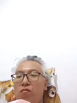 Snapshot of leoUSIR chatting on April 28, 2026, 4:33 pm leoUSIR online show from April 28, 2026, 4:33 pm