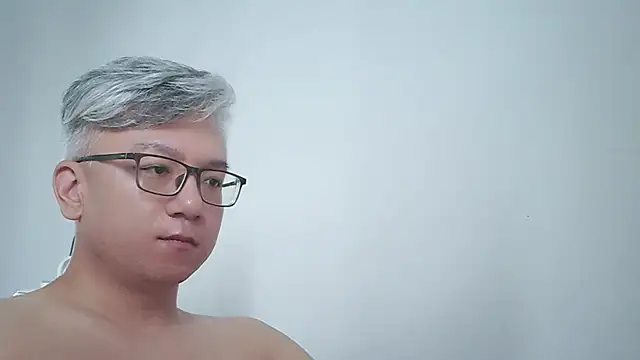 Snapshot of leoUSIR chatting on September 10, 2025, 12:09 am leoUSIR online show from September 10, 2025, 12:09 am