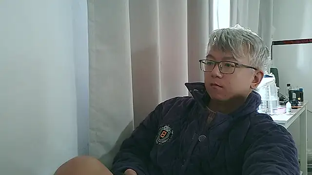 Snapshot of leoUSIR chatting on November 20, 2025, 4:13 am leoUSIR online show from November 20, 2025, 4:13 am