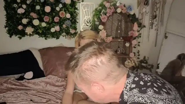 auroraandorion online show from October 9, 2025, 11:11 am