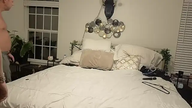 auroraandorion online show from October 14, 2025, 3:18 am