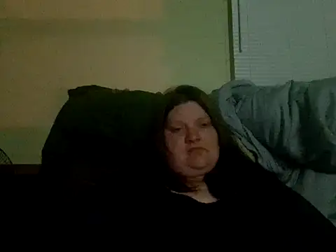 chrissybear84 online show from March 18, 2026, 11:13 am