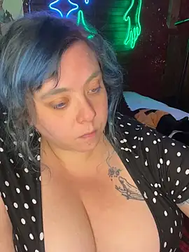 SleazeLouize online show from December 16, 2024, 2:25 am