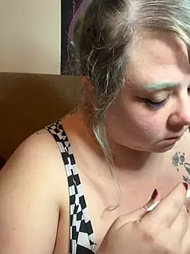 SleazeLouize online show from February 18, 2025, 2:05 am