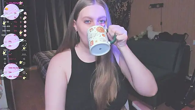 Alice Dreamgirl  online show from October 18, 2025, 11:01 am