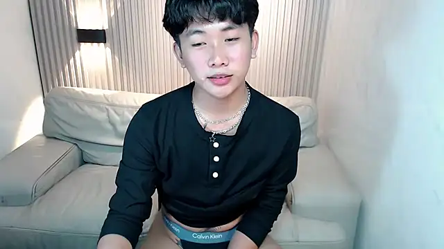 Snapshot of dangerzone0122 chatting on October 5, 2025, 5:47 pm dangerzone0122 online show from October 5, 2025, 5:47 pm