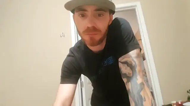 Snapshot of Huntzg23 chatting on February 10, 2026, 10:42 pm Huntzg23 online show from February 10, 2026, 10:42 pm