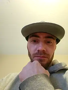 Snapshot of Huntzg23 chatting on February 18, 2026, 8:49 pm Huntzg23 online show from February 18, 2026, 8:49 pm