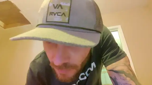 Huntzg23 online show from November 28, 2025, 7:41 am