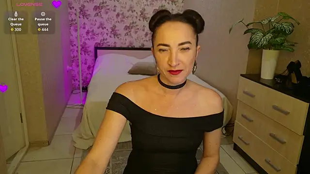 AnneHaddaway online show from July 21, 2026, 9:49 pm
