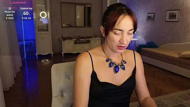 Snapshot of AnneHaddaway chatting on September 13, 2025, 9:26 pm AnneHaddaway online show from September 13, 2025, 9:26 pm