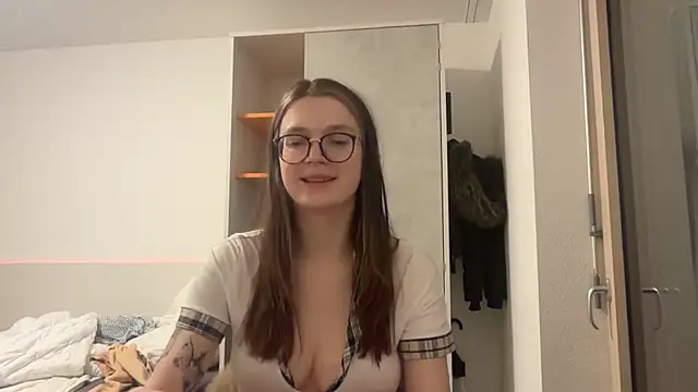 Snapshot of NikaCyberslut chatting on February 18, 2025, 7:52 pm NikaCyberslut online show from February 18, 2025, 7:52 pm