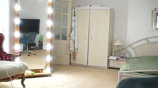 Snapshot of moonlight4u chatting on September 29, 2025, 5:47 am moonlight4u online show from September 29, 2025, 5:47 am