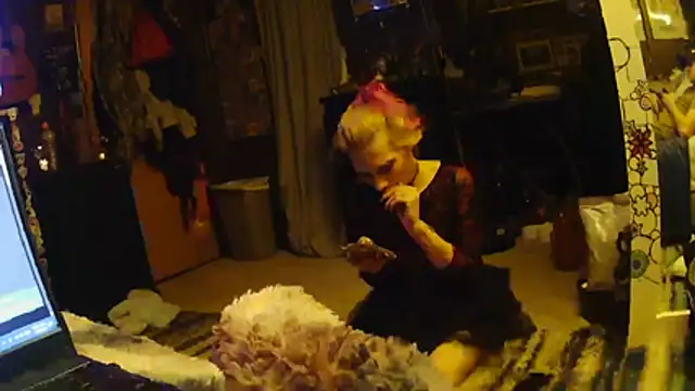 EroticKityii online show from April 5, 2026, 6:42 am