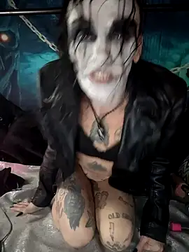 Snapshot of MommyMisfit chatting on October 31, 2025, 1:46 am MommyMisfit online show from October 31, 2025, 1:46 am