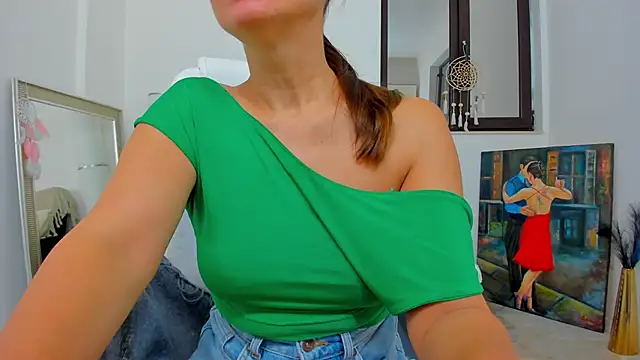 Snapshot of Julya_Anna chatting on October 8, 2025, 3:52 am Julya Anna online show from October 8, 2025, 3:52 am