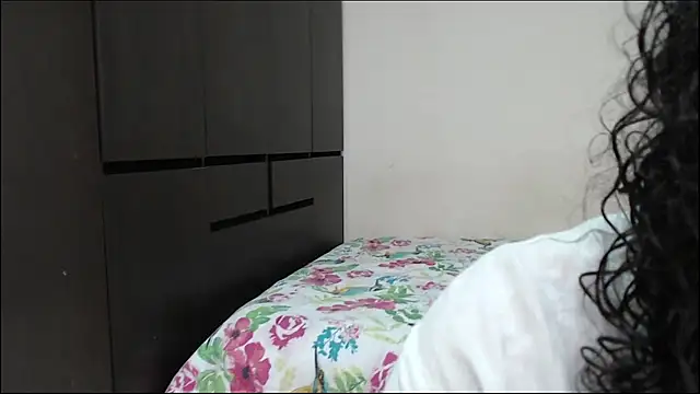 Snapshot of arianna_ros3 chatting on October 6, 2025, 3:57 pm arianna ros3 online show from October 6, 2025, 3:57 pm