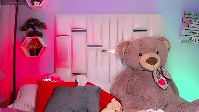 Snapshot of Aileen_18 chatting on September 19, 2025, 6:17 am Aileen 18 online show from September 19, 2025, 6:17 am