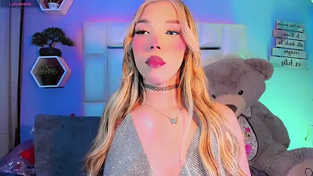 Snapshot of Aileen_18 chatting on October 4, 2025, 7:37 pm Aileen 18 online show from October 4, 2025, 7:37 pm