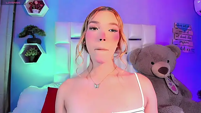 Snapshot of Aileen_18 chatting on September 20, 2025, 5:45 am Aileen 18 online show from September 20, 2025, 5:45 am