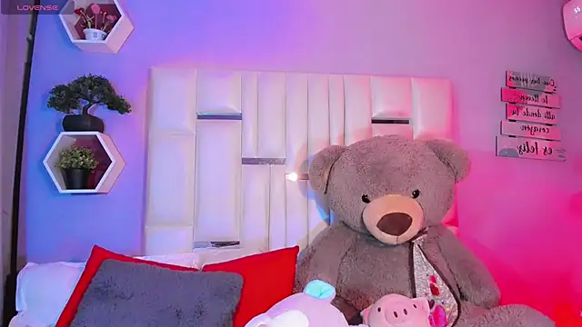 Snapshot of Aileen_18 chatting on October 18, 2025, 4:58 am Aileen 18 online show from October 18, 2025, 4:58 am