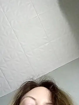 KattyLuuu online show from April 9, 2026, 9:32 pm