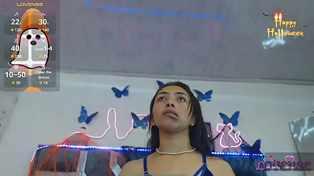 Snapshot of Roxan_Fox- chatting on October 24, 2025, 1:48 am Roxan Fox- online show from October 24, 2025, 1:48 am