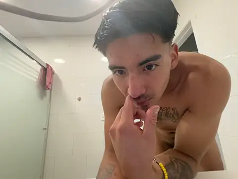 GIOOOO568 online show from October 24, 2025, 3:49 am