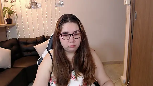 chloe prg online show from February 5, 2025, 1:11 pm