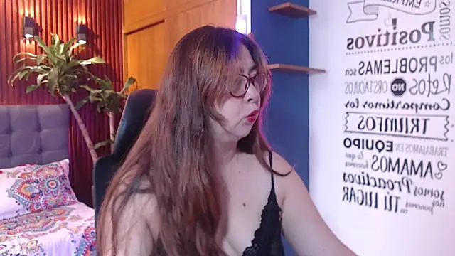 chloe prg online show from February 17, 2025, 12:49 pm