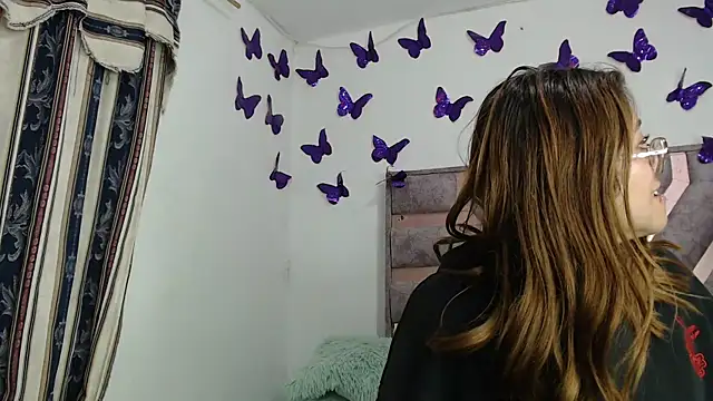 Anny Fox- online show from December 18, 2025, 4:28 am