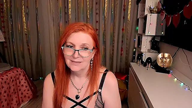 Snapshot of Fire-Fox-One chatting on February 17, 2025, 12:43 am Fire-Fox-One online show from February 17, 2025, 12:43 am
