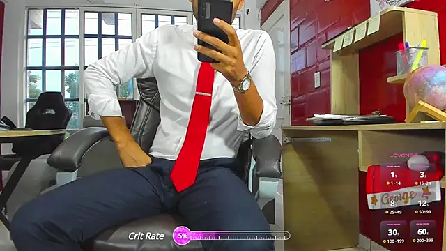 Hideintheoffice online show from December 19, 2024, 11:29 am