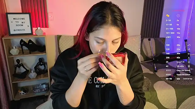 Snapshot of Fresita_Rosita chatting on November 7, 2025, 12:31 pm Fresita Rosita online show from November 7, 2025, 12:31 pm