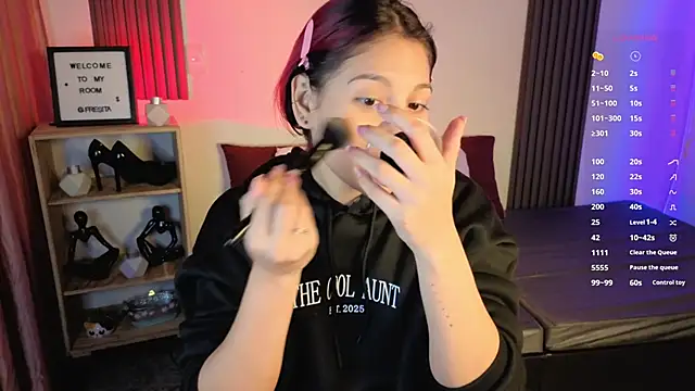 Snapshot of Fresita_Rosita chatting on October 14, 2025, 12:17 pm Fresita Rosita online show from October 14, 2025, 12:17 pm