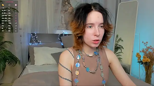lilithlunna online show from January 11, 2025, 10:51 pm
