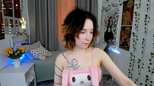lilithlunna online show from January 17, 2025, 10:45 pm