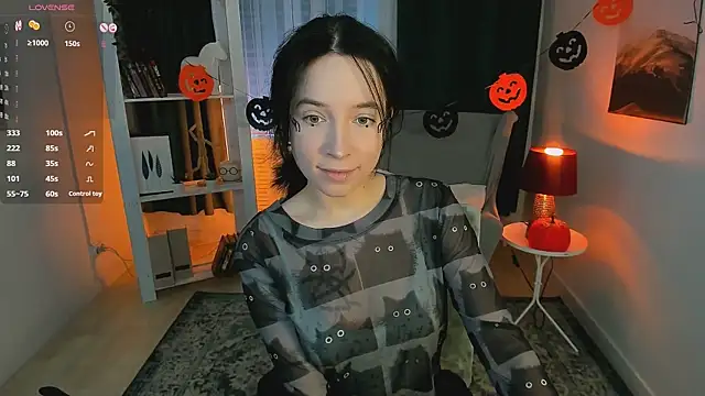 lilithlunna online show from November 2, 2025, 9:53 pm