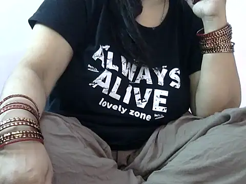 Snapshot of Housewife12 chatting on September 25, 2025, 5:57 am Housewife12 online show from September 25, 2025, 5:57 am