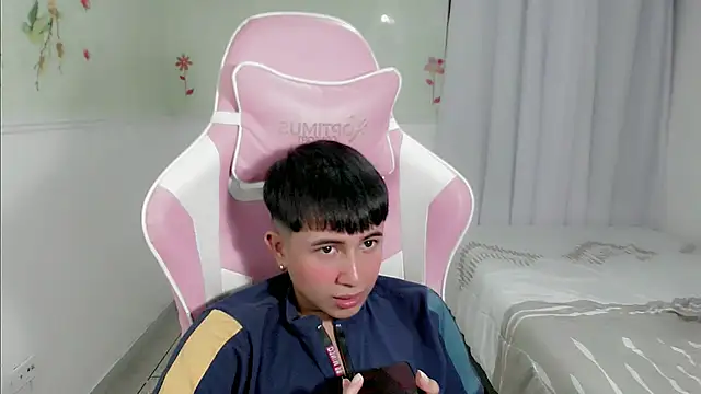 Snapshot of didier_king_ chatting on December 27, 2024, 1:50 pm didier king online show from December 27, 2024, 1:50 pm