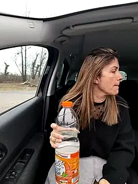 sansan2411 online show from January 7, 2026, 1:38 pm