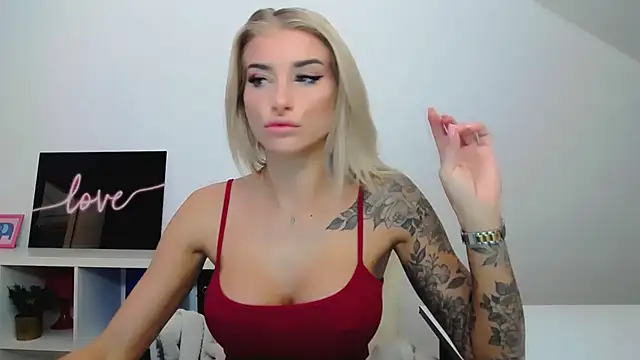 Lia Benini online show from February 23, 2025, 1:10 pm