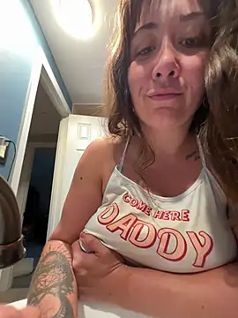 Snapshot of MadelynnMoon chatting on July 26, 2026, 9:49 am MadelynnMoon online show from July 26, 2026, 9:49 am