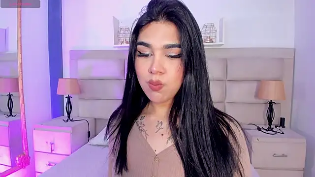 Snapshot of RoseCassie chatting on October 6, 2025, 1:34 pm RoseCassie online show from October 6, 2025, 1:34 pm