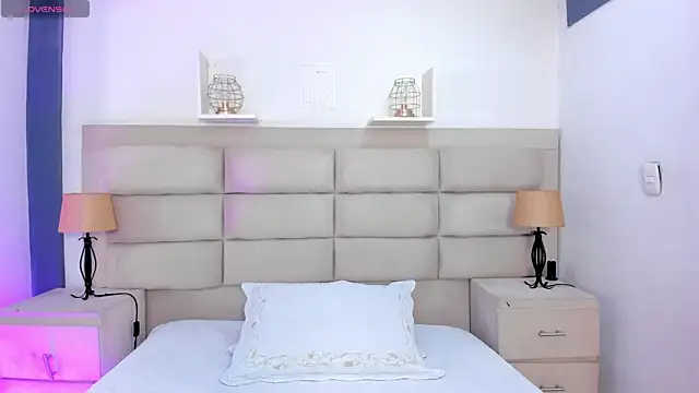 Snapshot of RoseCassie chatting on October 2, 2025, 1:14 pm RoseCassie online show from October 2, 2025, 1:14 pm