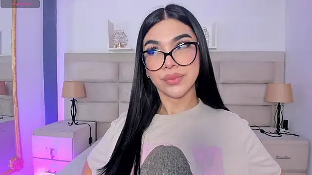 Snapshot of RoseCassie chatting on October 5, 2025, 1:02 pm RoseCassie online show from October 5, 2025, 1:02 pm