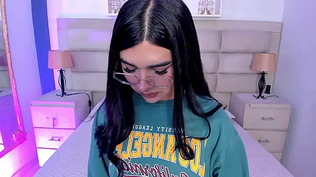 Snapshot of RoseCassie chatting on September 25, 2025, 12:55 pm RoseCassie online show from September 25, 2025, 12:55 pm