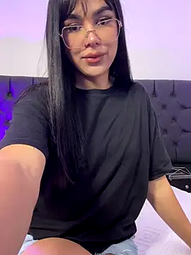 RoseCassie online show from November 7, 2025, 1:04 pm